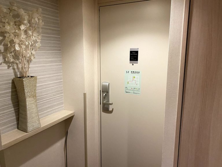 客室入口内観ドア