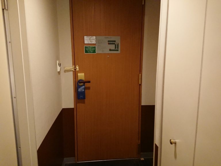 客室入口内観ドア
