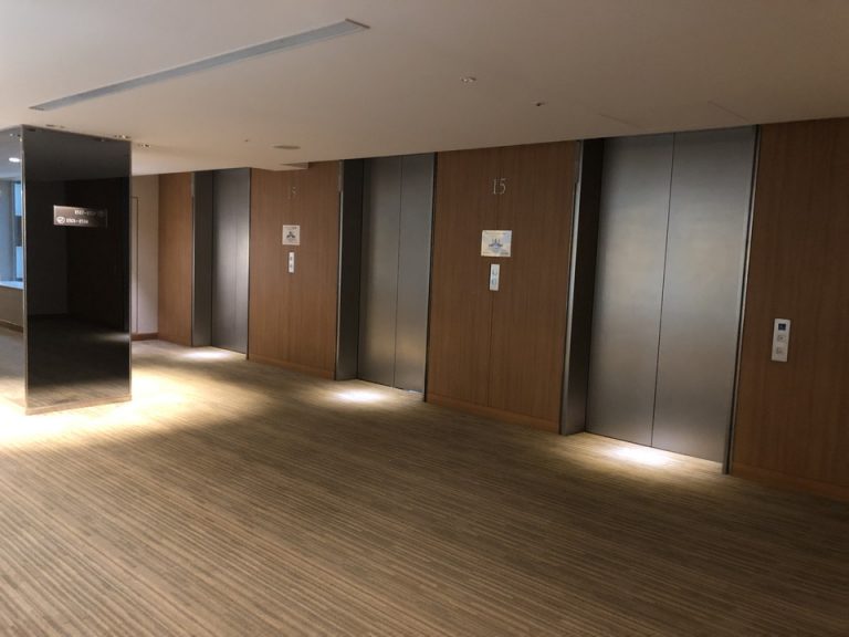 広々としたエレベーターホール