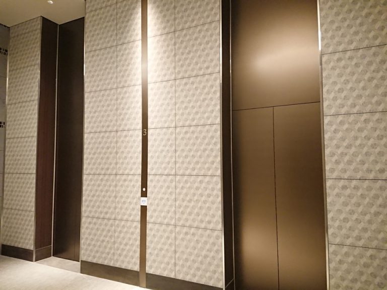 フロント階エレベーター外観