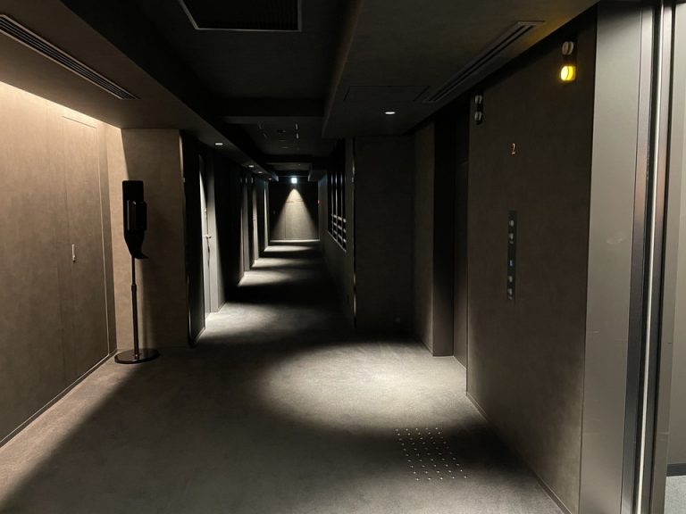 客室階エレベーターホールから客室方向