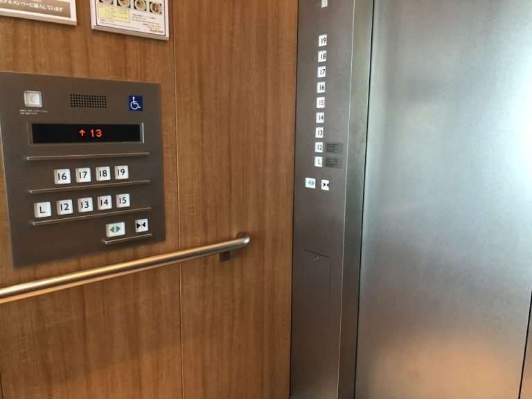 エレベーターボタン