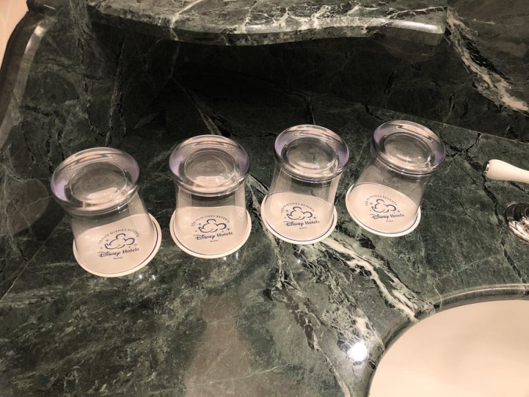 キャラクターコースターが可愛いコップ