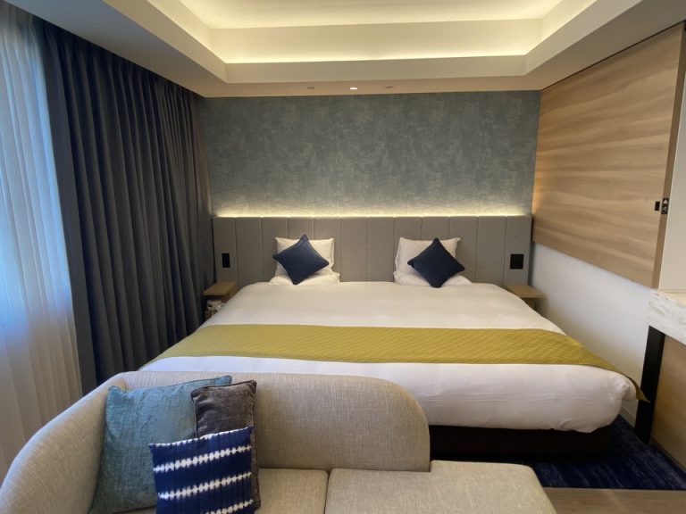 広々とした、弾力のあるベッドです。