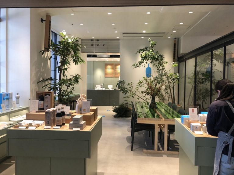 ブルーボトルコーヒー外観(入口)(1)