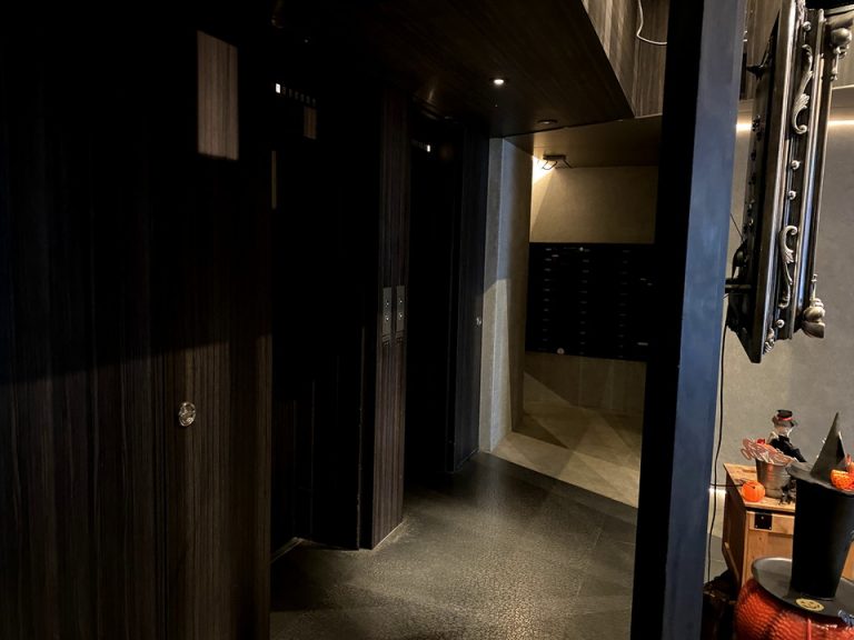 エレベーターホール(フロント階)