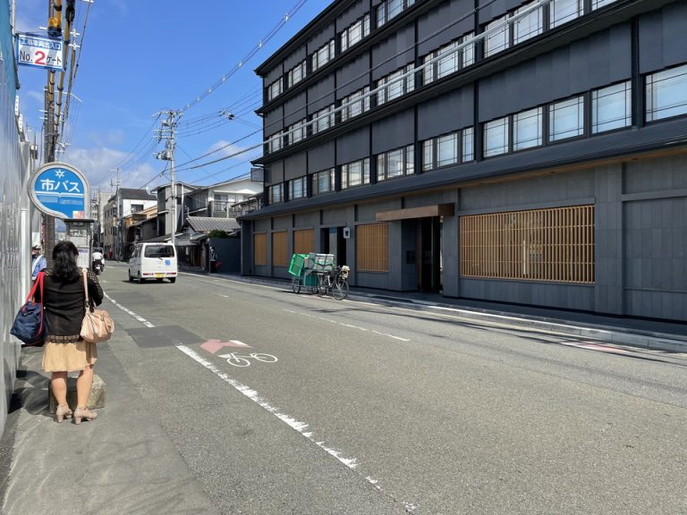 ホテル前バス停