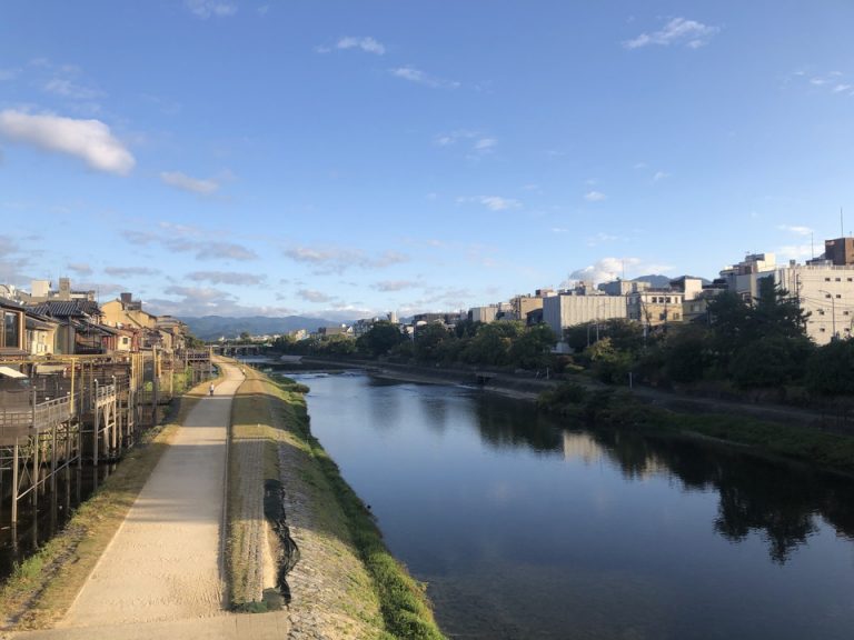 歩いて5分の鴨川