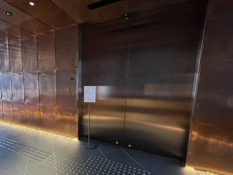 朝食会場(カフェ_バー)入り口