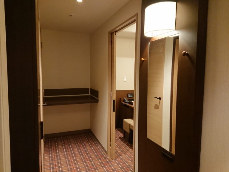 客室入口から廊下方向JPG