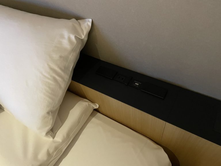 ベッド近く コンセント