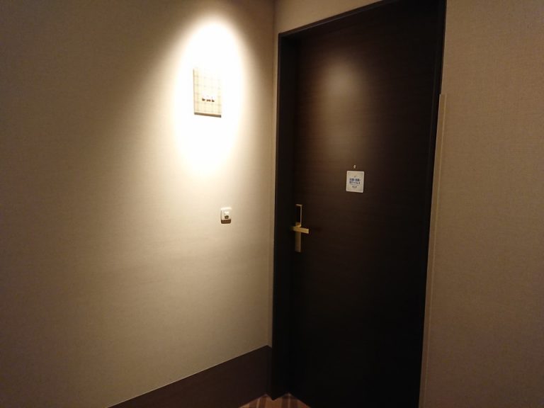 客室入口外観ドア