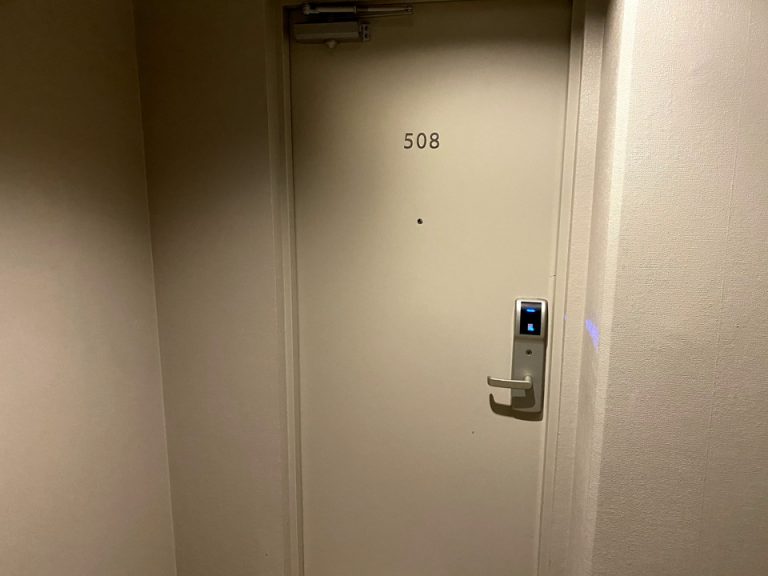 客室入口外観ドア