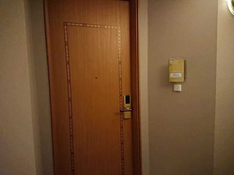客室入口外観ドア
