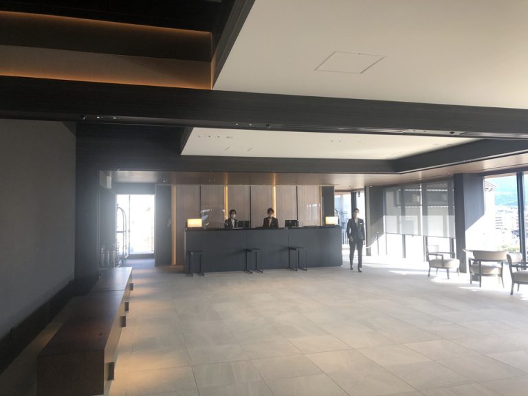 フロントカウンター