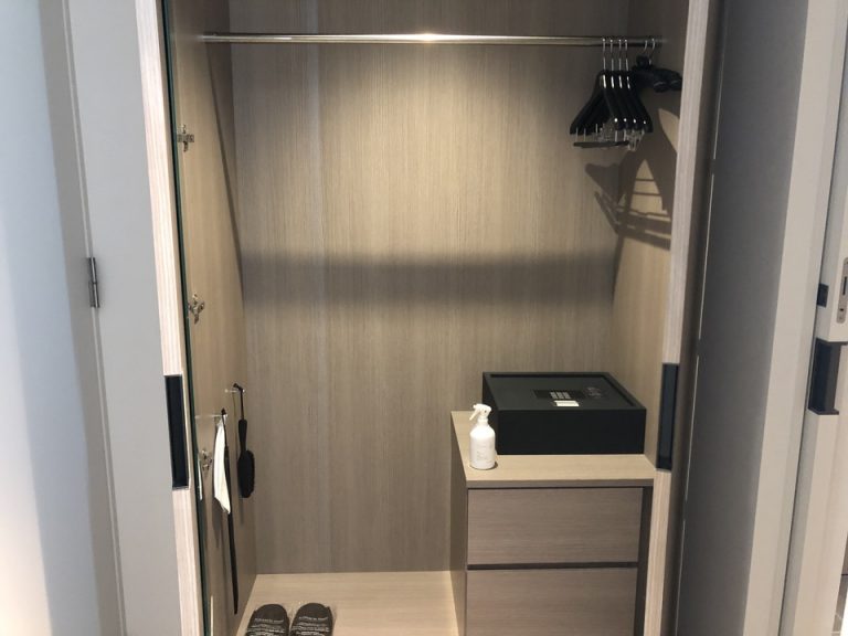 クローゼット外観(開けた状態)