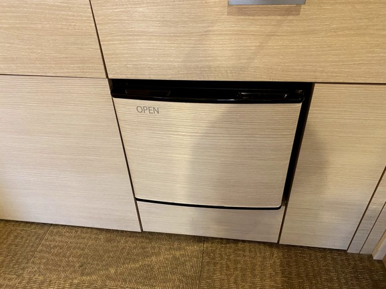 冷蔵庫(閉めた状態)