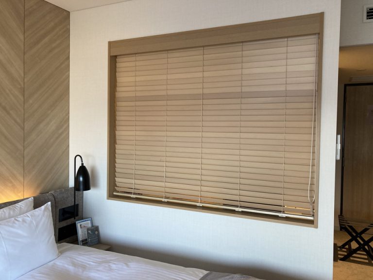 洗面所のブラインドカーテン閉じた状態