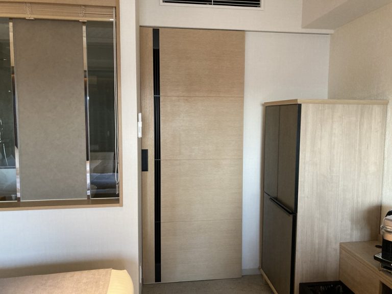 廊下の扉を締めた状態