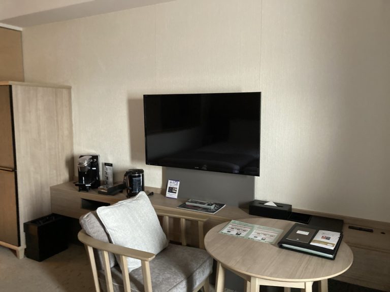 ベッドから見たテレビ