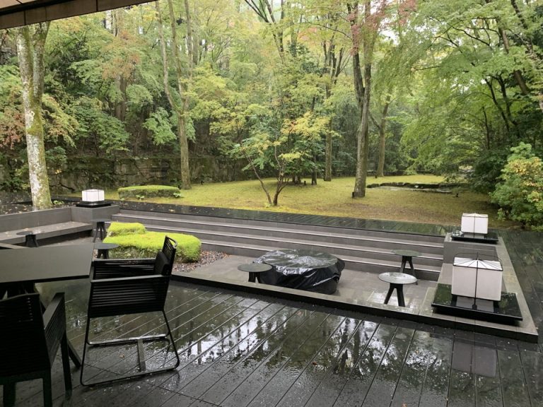 朝食会場・席一部