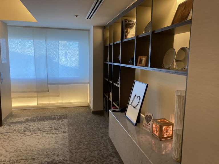 客室階のエレベーターホール