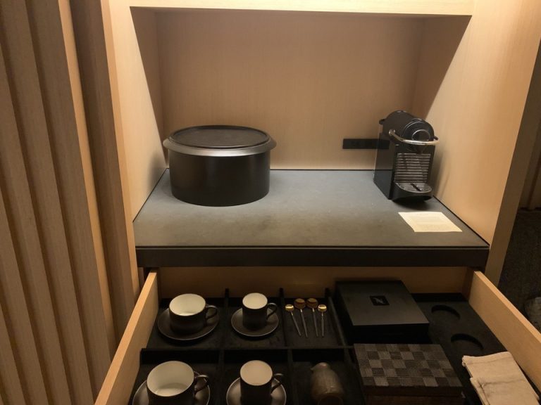 ミニバー付近①