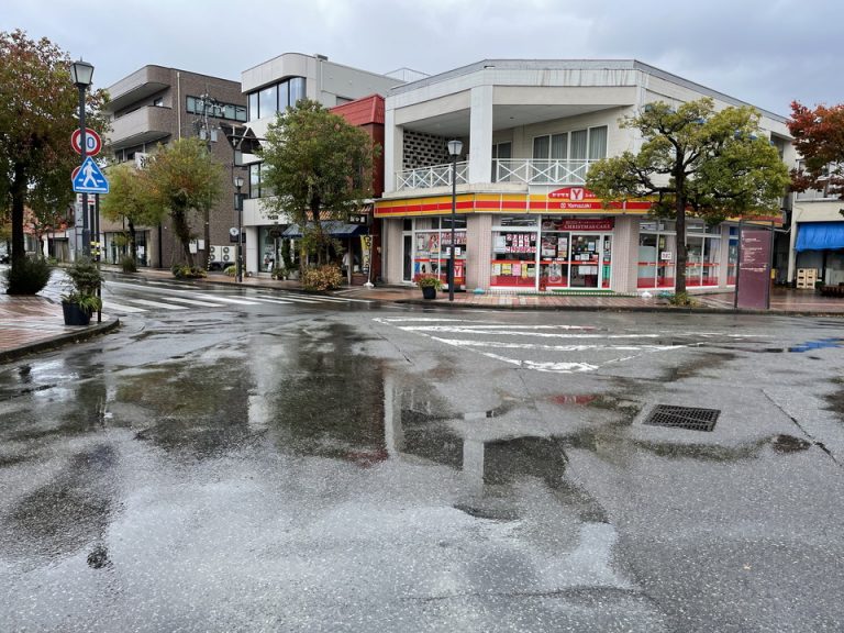 あわら湯のまち駅前コンビニ
