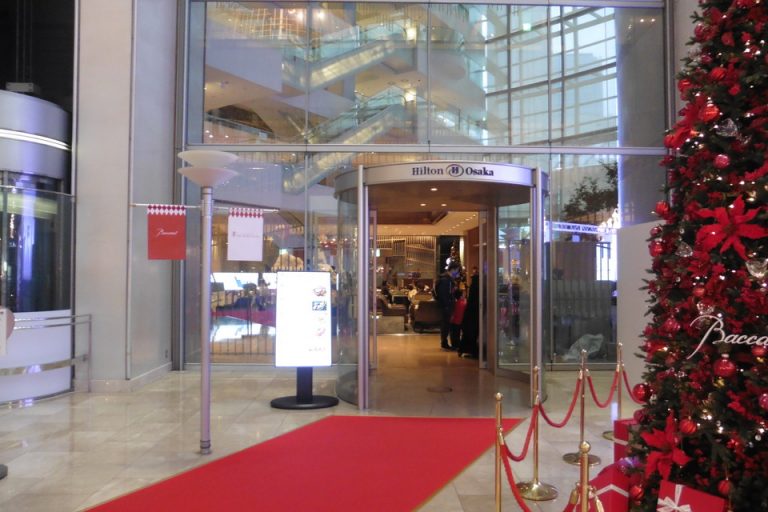 大阪駅からくるとこの入り口です