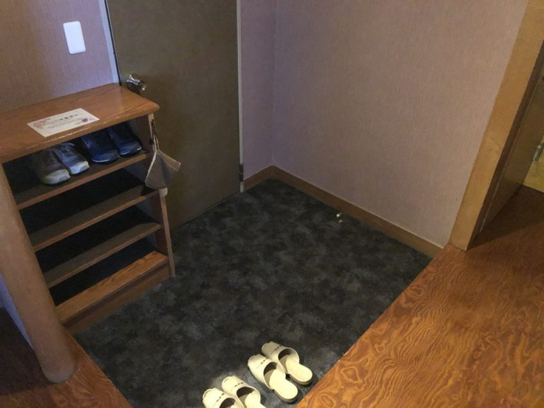 入り口ドア内側