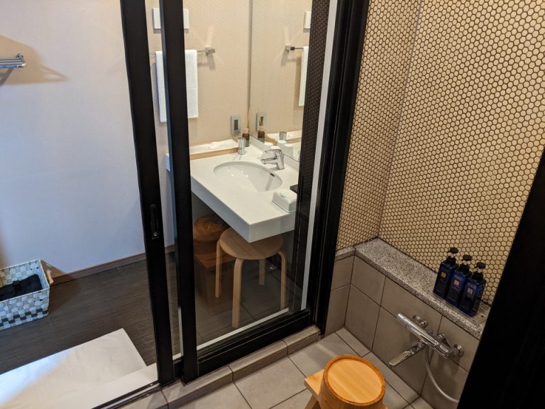 バスルーム内から入口