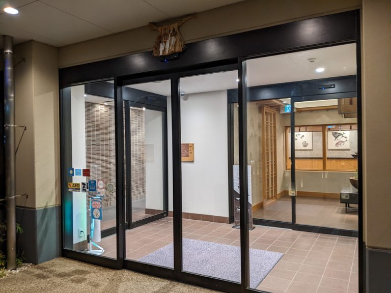 エントランス外観 (3)