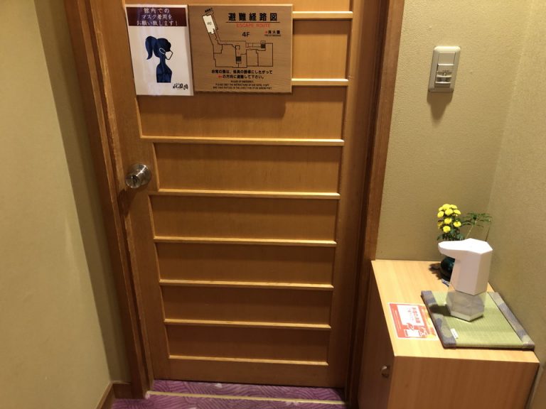 客室入口内観