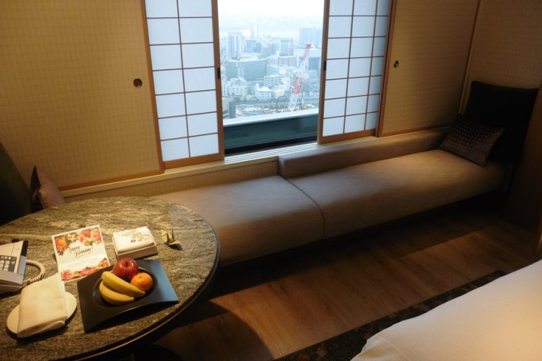 窓際にはソファがあり使いやすいです