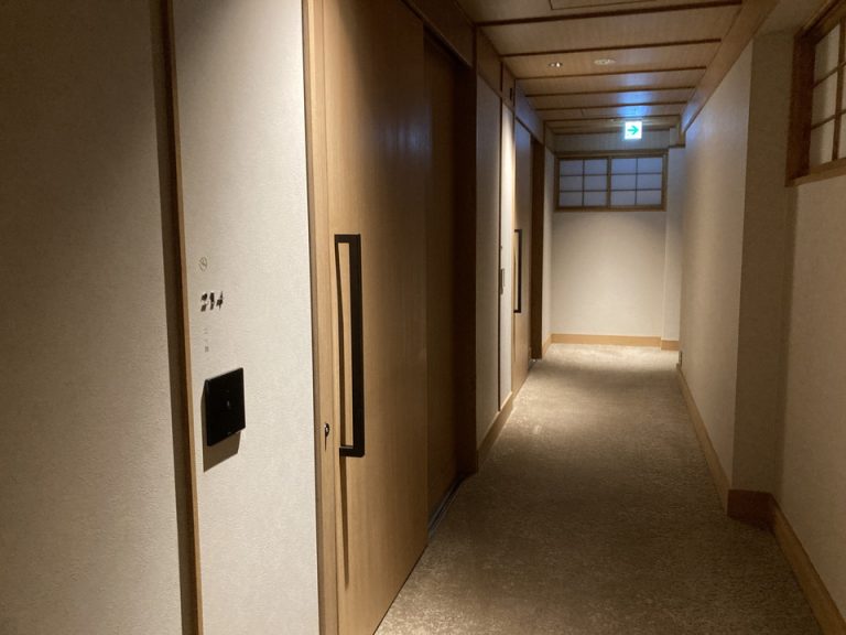 客室扉