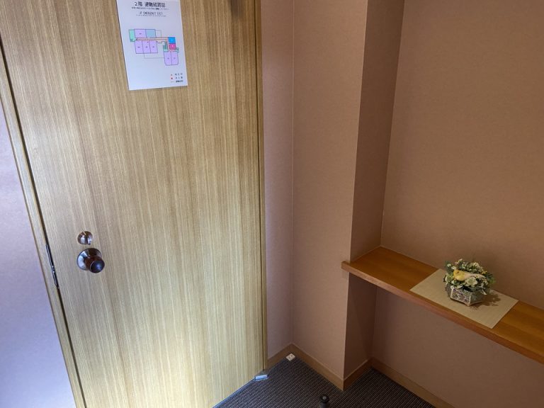 部屋側から入口