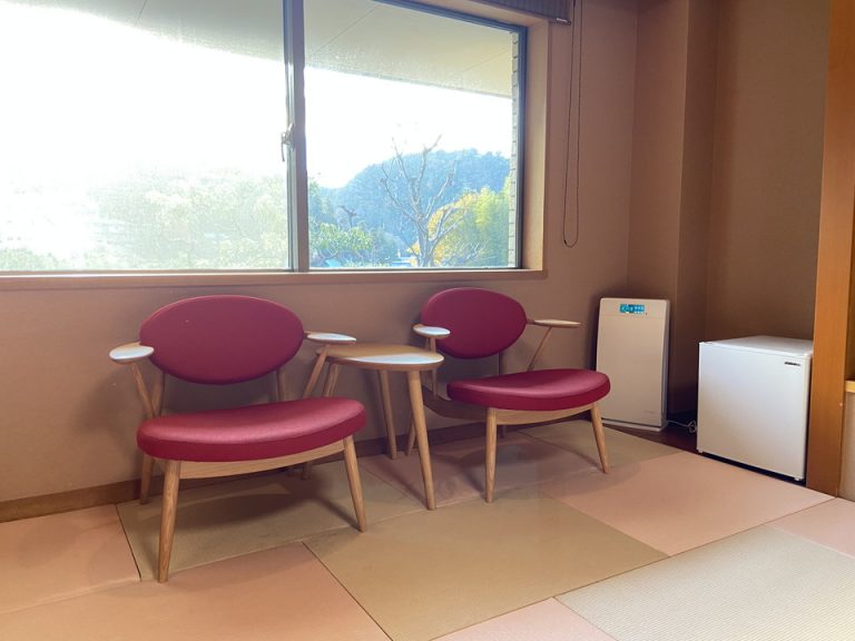 椅子もピンク