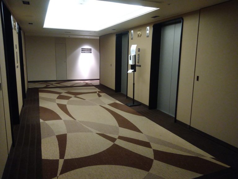 客室階エレベーターホール