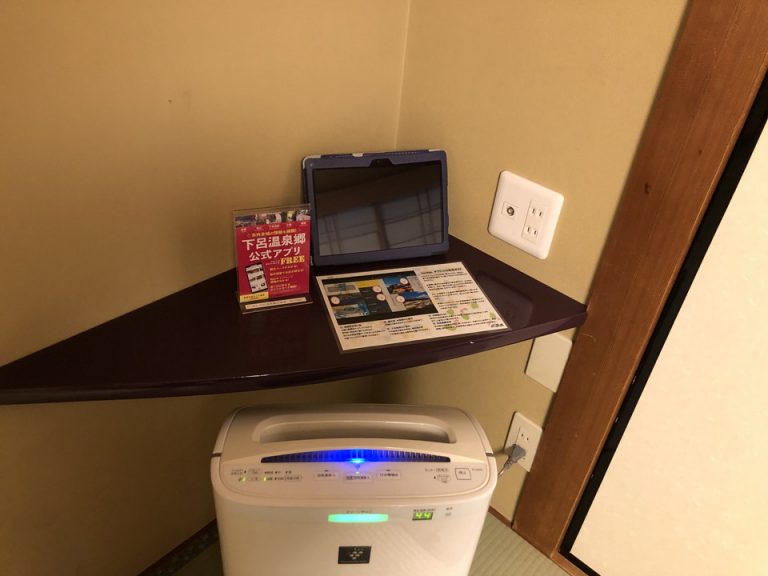 温泉の混み状況を見るタブレット