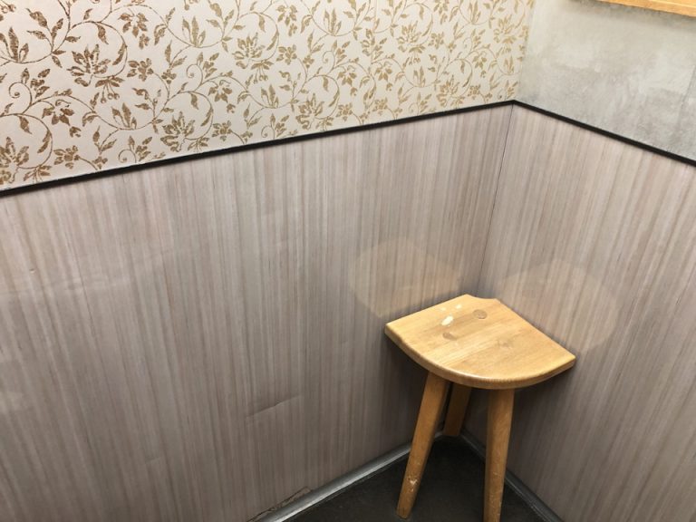 エレベーター内部