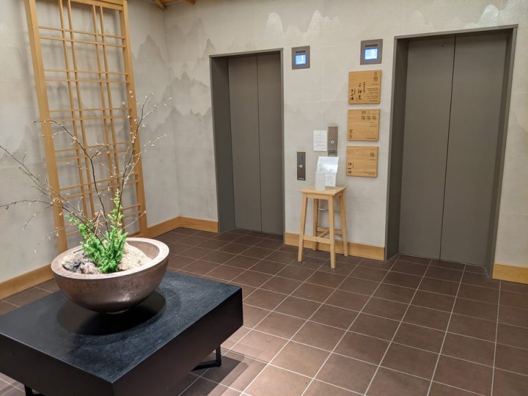 エントランス内観 (1)