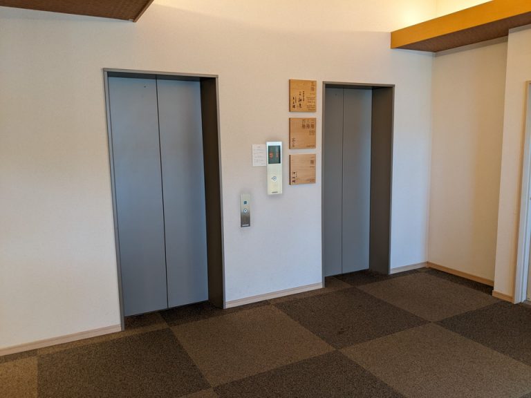 エレベーターホールフロント階