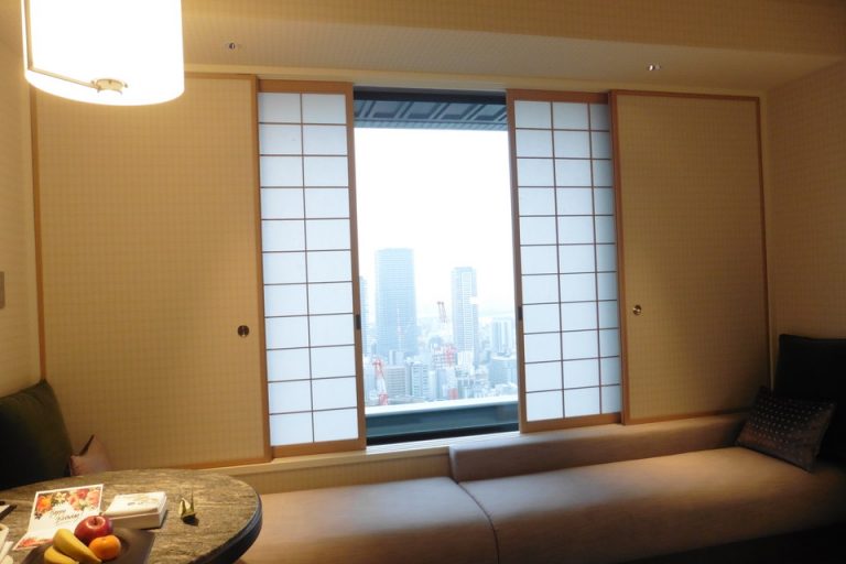 ヒルトン大阪の窓は襖仕様です
