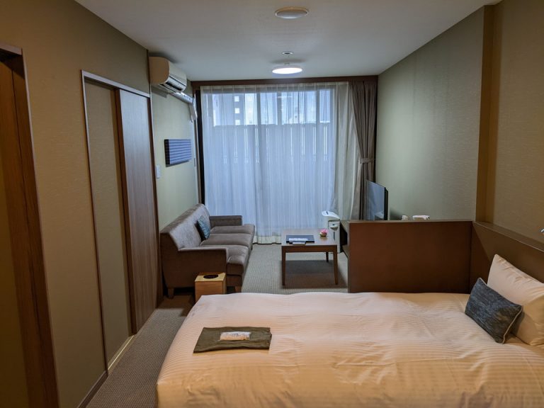 客室全体(窓際方向)