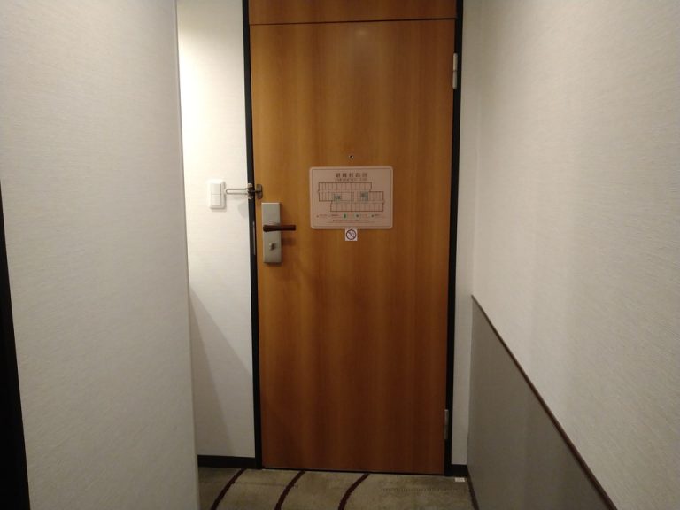 客室入口内観ドア