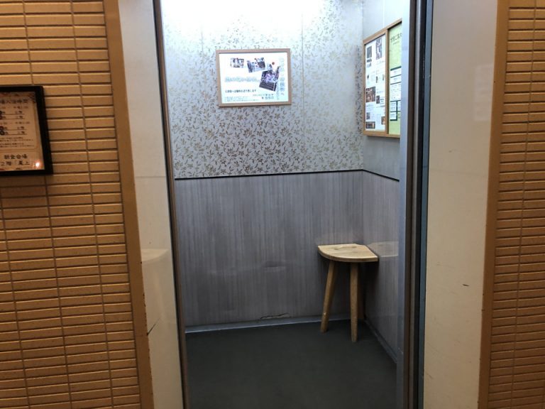 エレベーター内部(1)
