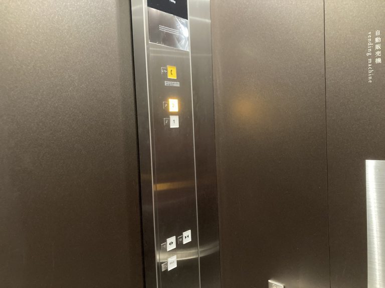 ホテル内のエレベーター