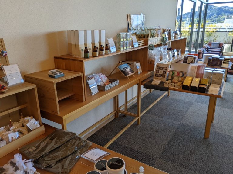 フロント売店 (2)