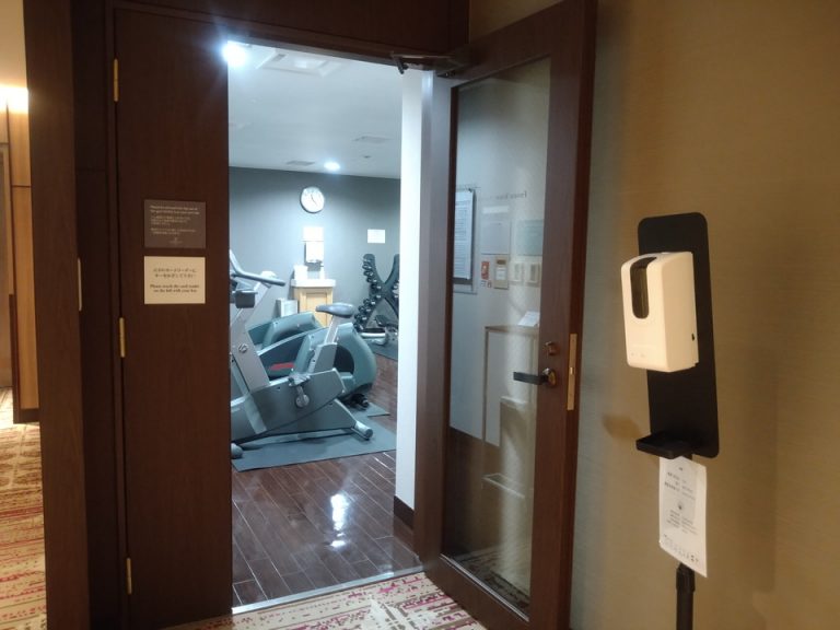 5階フィットネスジム入口