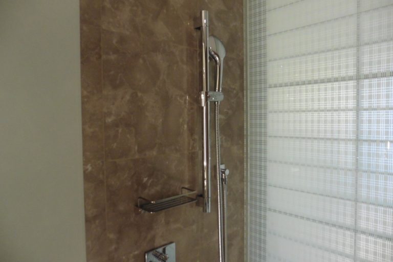 可動式の使いやすいシャワーです